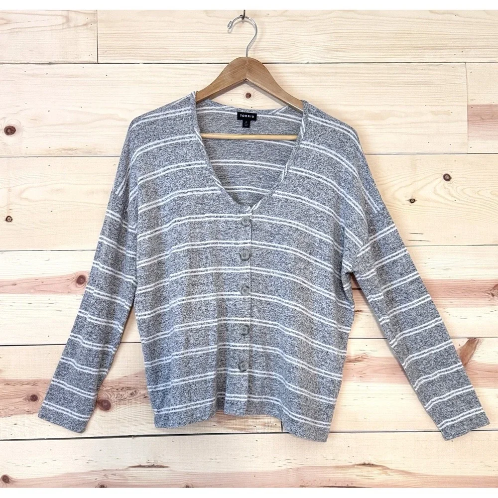 Torrid Women's Plus 0 Gray White Striped‎ Cardigan Button Front Lightweight Knit